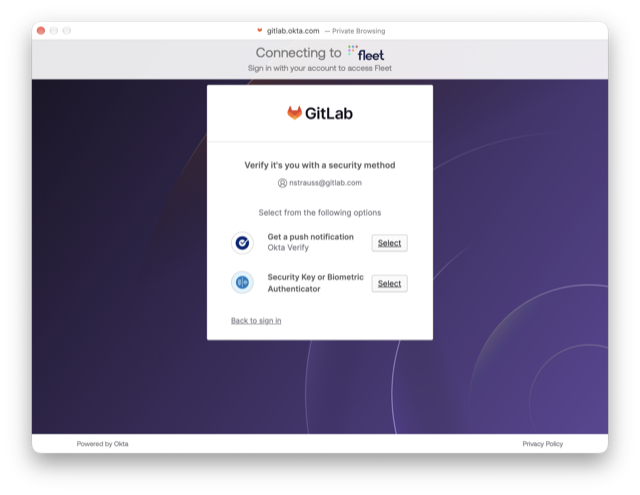 プッシュ通知を受信とセキュリティキーまたは生体認証のオプションが表示されている Okta のセキュリティ方式による本人確認画面