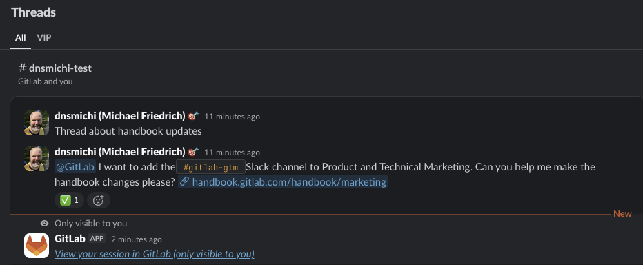 ハンドブックの更新に取り組む GitLab が表示された Slack スレッド